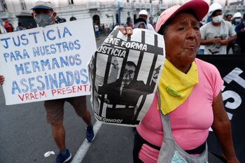 Manifestante pide justicia por las