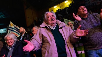 José Mujica baila música de