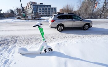 Un scooter electrónico abandonado a